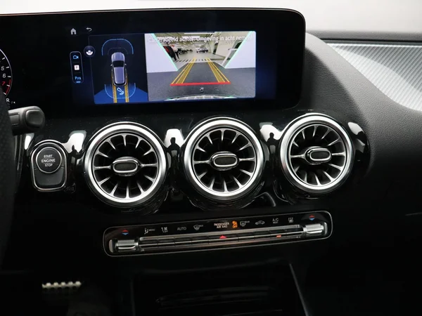 Mercedes-Benz GLA (2025) — foto 14 van 37