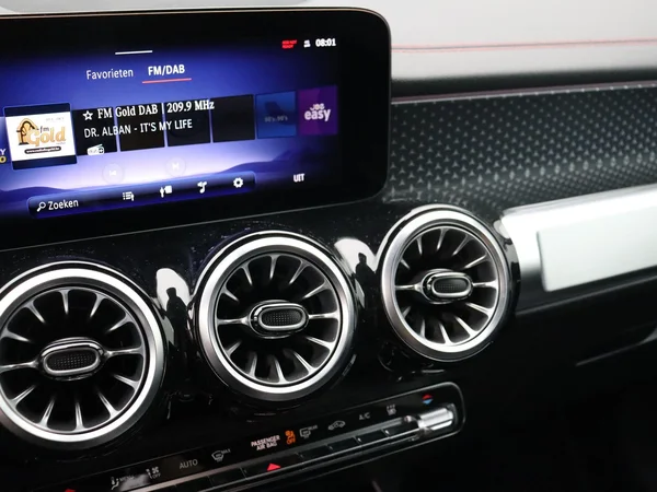 Mercedes-Benz EQB (2025) — foto 4 van 27