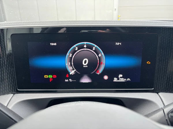 VOLKSWAGEN Tiguan (2025) — foto 2 van 24