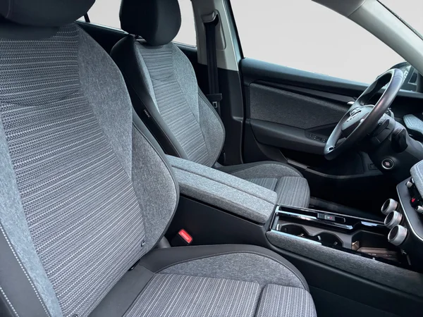 SKODA Superb Combi (2024) — foto 4 van 24