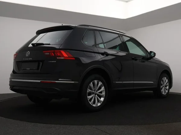 Volkswagen Tiguan (2022) — foto 12 van 27