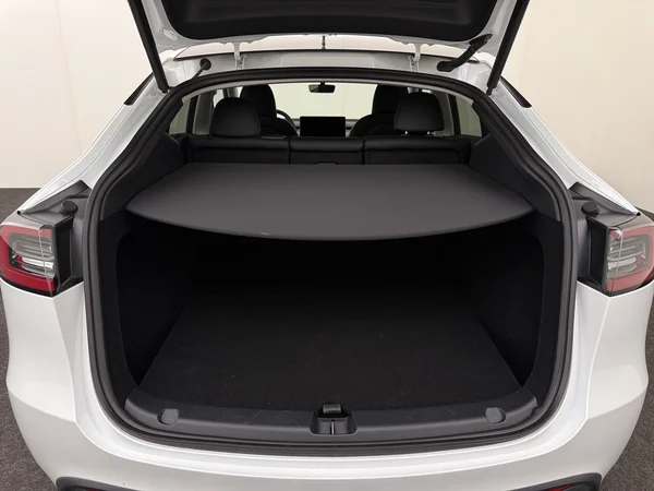 TESLA Model Y (2024) — foto 8 van 30