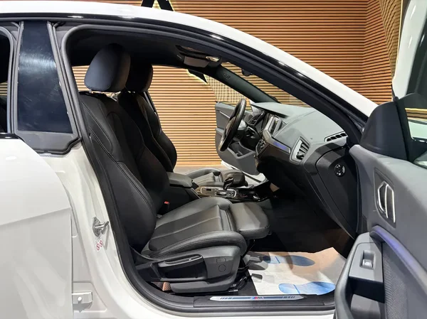 Bmw 218 (2021) — foto 11 van 26