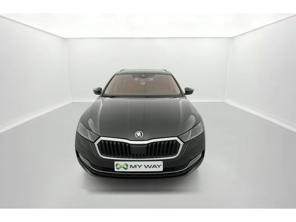 SKODA Octavia Combi PHEV (2021) — foto 12 van 37