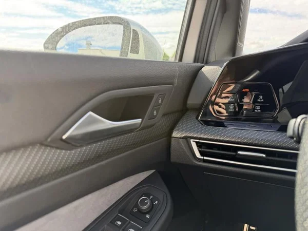 VOLKSWAGEN Golf VIII Dsl (2023) — foto 16 van 23