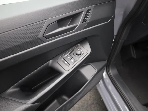 VOLKSWAGEN Caddy Cargo (2023) — foto 4 van 17