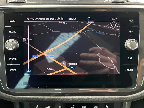 VOLKSWAGEN Tiguan (2023) — foto 2 van 20