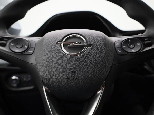 Opel Corsa-e (2022) — foto 21 van 39