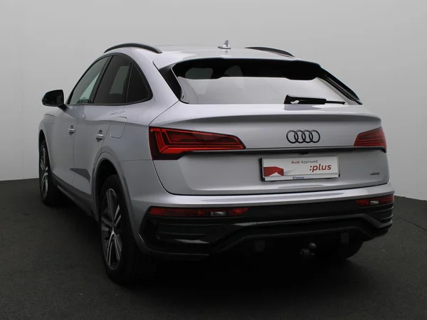 AUDI Q5 Sportback PHEV (2024) — foto 14 van 19
