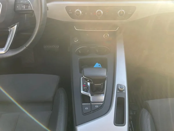 AUDI A4 SW Dsl (2023) — foto 2 van 19