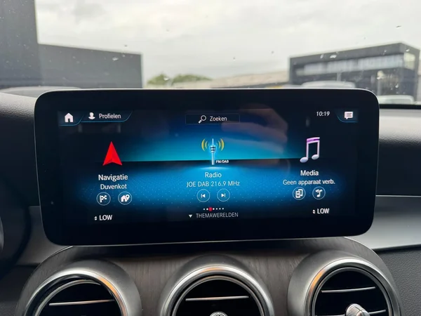 Mercedes-Benz GLC (2021) — foto 10 van 21