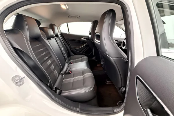 Mercedes-Benz GLA (X156) (2018) — foto 13 van 28
