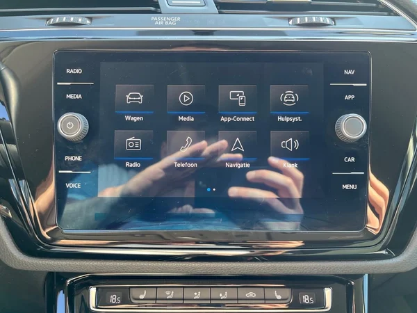VOLKSWAGEN Touran Dsl (2022) — foto 4 van 22
