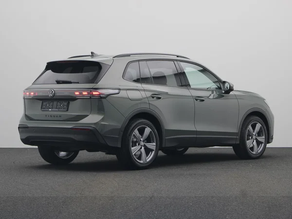 VOLKSWAGEN Tiguan (2024) — foto 12 van 20