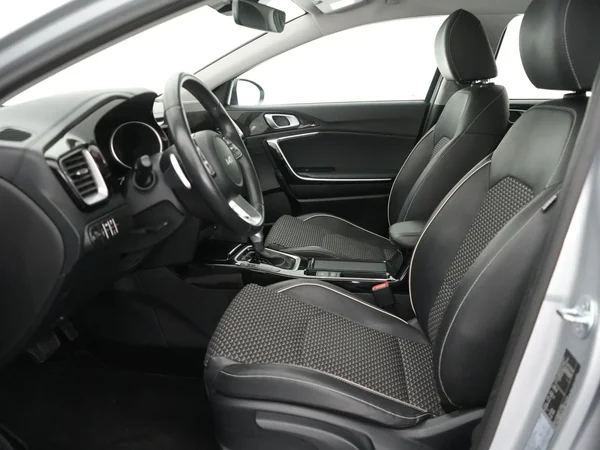 Kia cee'd (2024) — foto 3 van 21
