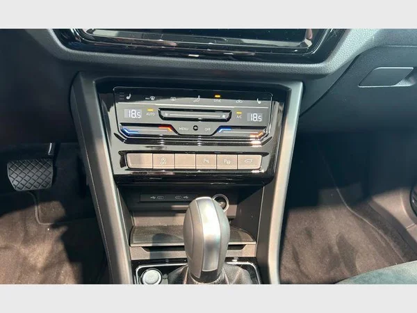 VOLKSWAGEN Touran (2026) — foto 4 van 17