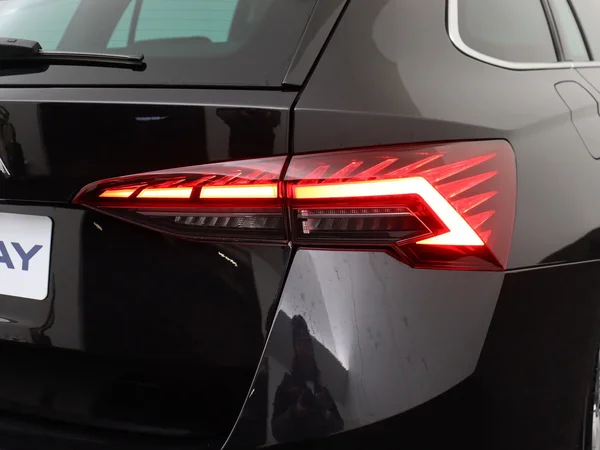 SKODA Octavia Combi (2024) — foto 8 van 19