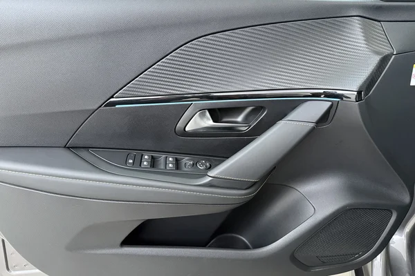 Peugeot 208 (2023) — foto 8 van 19