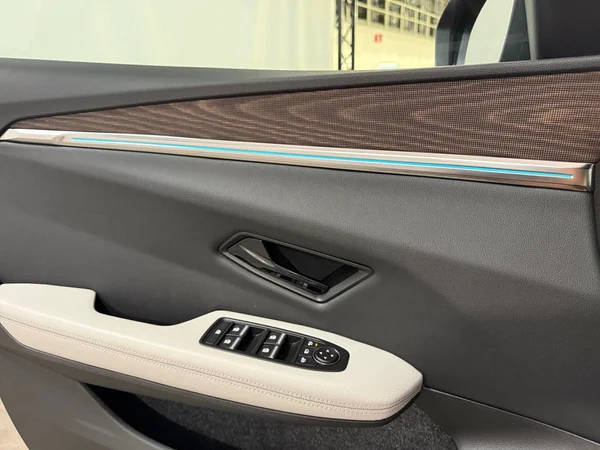 Renault Megane-E-Tech (2022) — foto 10 van 29
