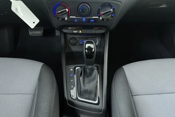Hyundai i20 (2017) — foto 4 van 16