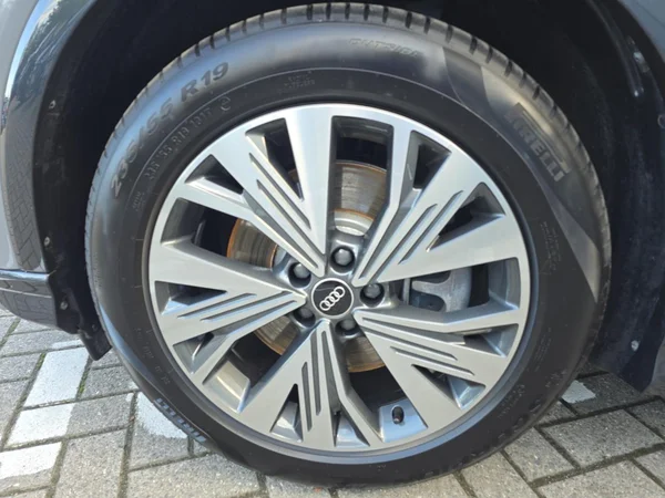 AUDI Q4 e-tron (2025) — foto 8 van 21