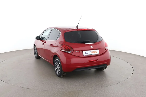 Peugeot 208 (2018) — foto 10 van 16