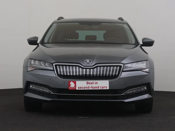 SKODA Superb (2022) — foto 29 van 31