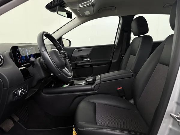 MERCEDES B 180 (2020) — foto 2 van 25