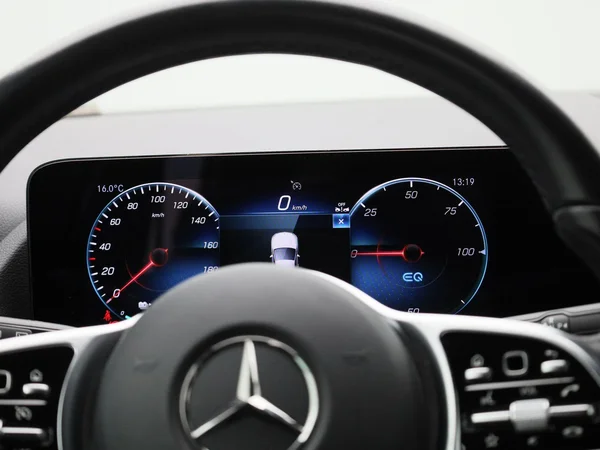 Mercedes-Benz EQA (2023) — foto 2 van 45