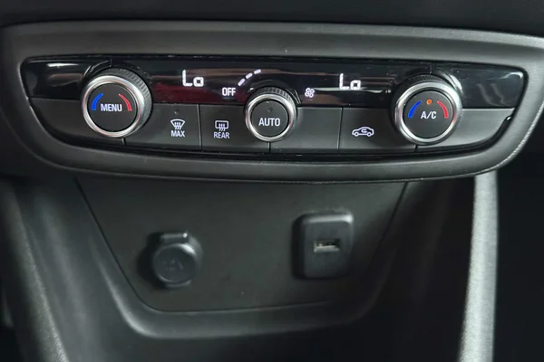 Opel Crossland (2023) — foto 9 van 29