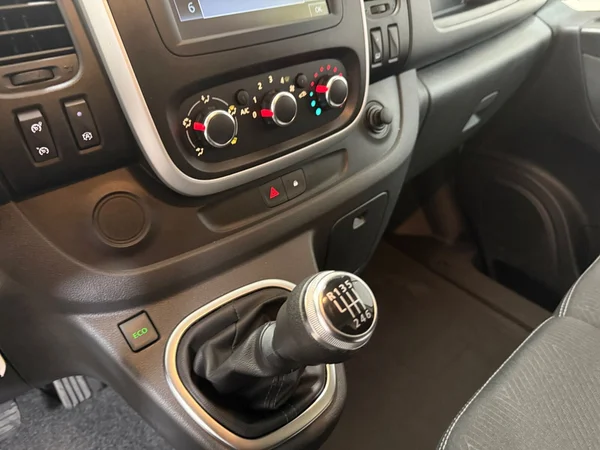 Renault Trafic (2021) — foto 9 van 25