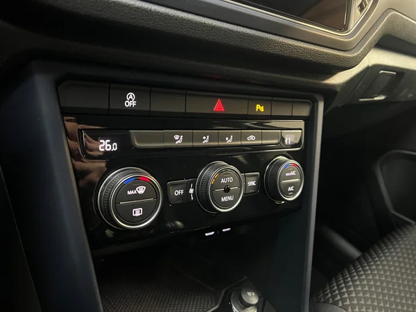 VOLKSWAGEN T-Roc (2021) — foto 4 van 20