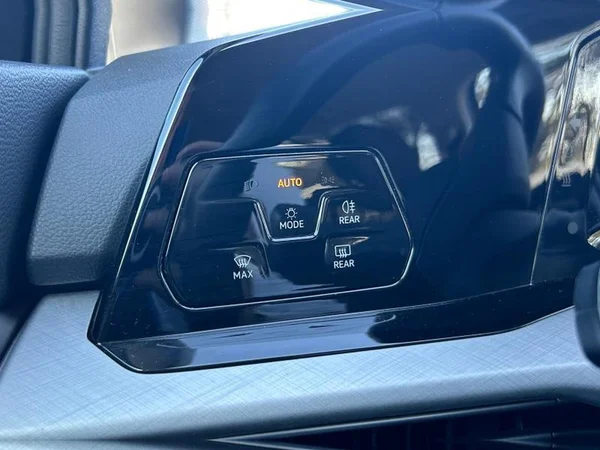 VOLKSWAGEN Golf VIII (2022) — foto 21 van 31