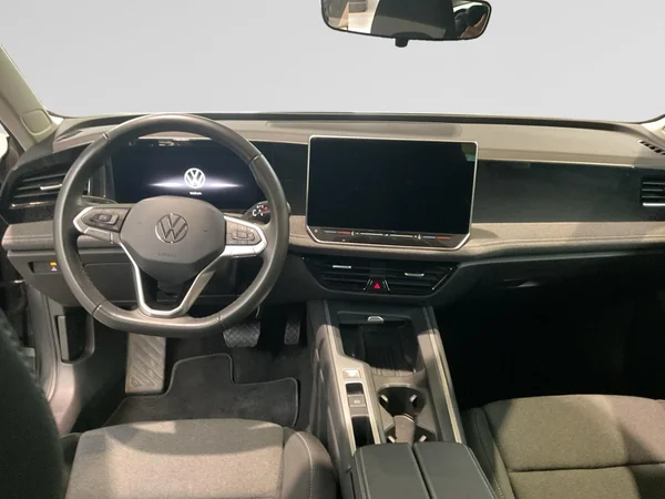 VOLKSWAGEN Passat SW (2024) — foto 2 van 24