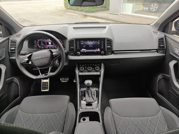 SKODA Karoq (2025) — foto 9 van 19