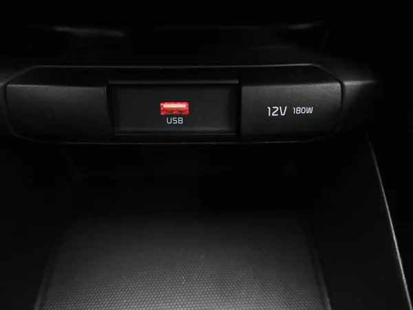 Kia Rio (2023) — foto 16 van 37