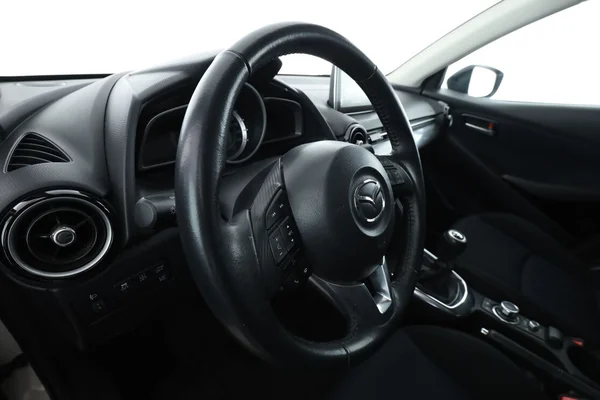 Mazda 2 (2017) — foto 2 van 16