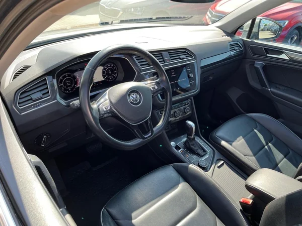 VOLKSWAGEN Tiguan Dsl (2018) — foto 15 van 22