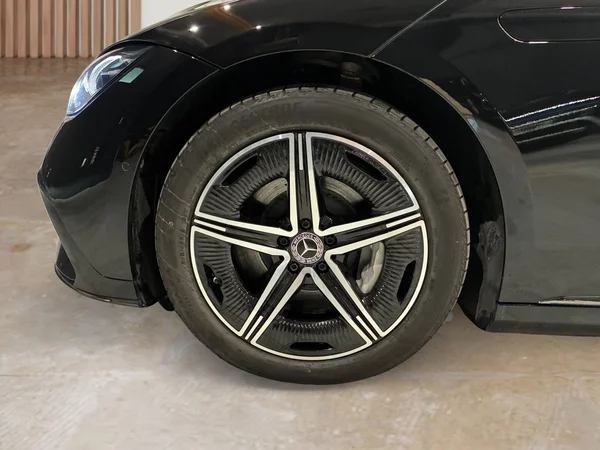 Mercedes-Benz EQE-350 (2022) — foto 3 van 29