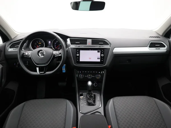 VOLKSWAGEN Tiguan (2020) — foto 9 van 25