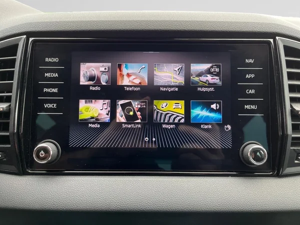 SKODA Karoq (2024) — foto 3 van 21