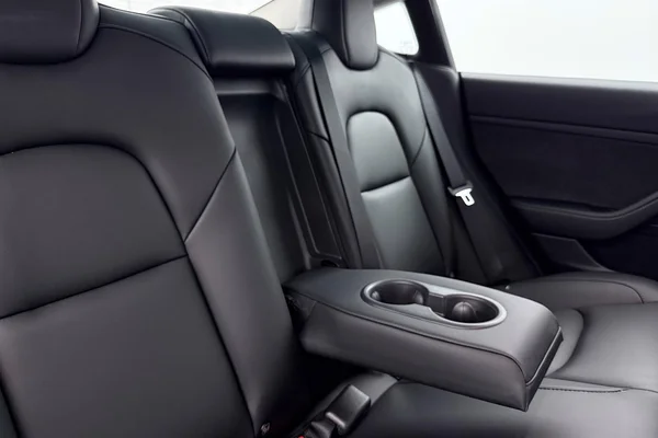 Tesla Model 3 (2023) — foto 22 van 40