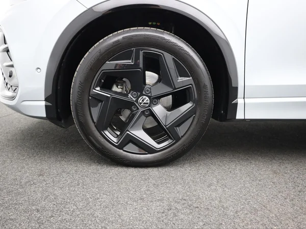 VOLKSWAGEN Tiguan (2025) — foto 4 van 24