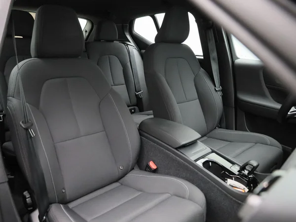 Volvo XC40 (2023) — foto 28 van 40