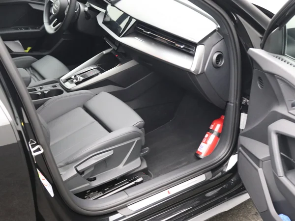 AUDI A3 Sportback (2024) — foto 14 van 23