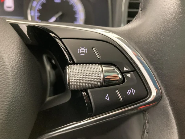 SKODA Karoq Dsl (2021) — foto 16 van 36