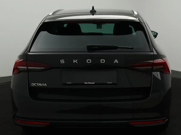 SKODA Octavia Combi (2025) — foto 9 van 25