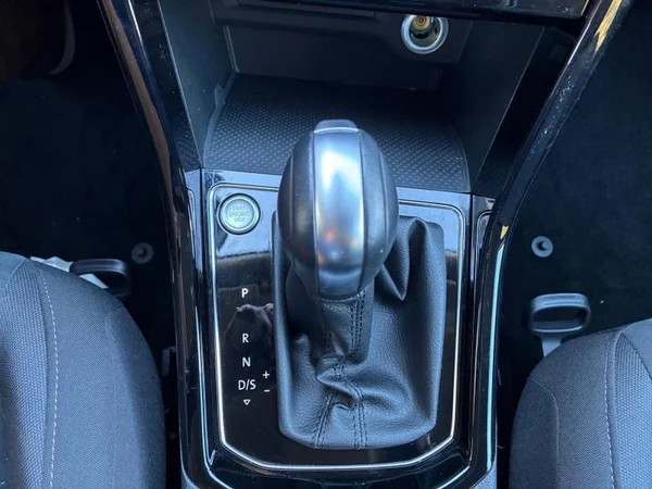 VOLKSWAGEN Touran (2023) — foto 15 van 23