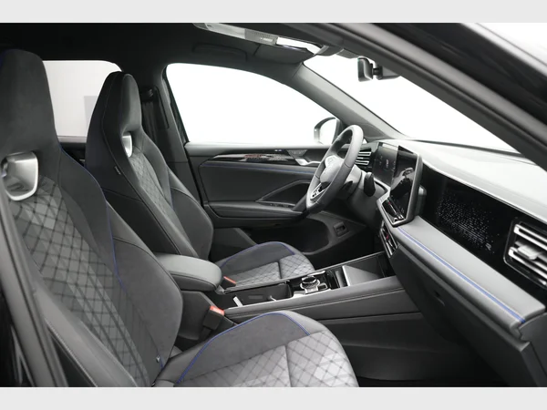 VOLKSWAGEN Tiguan (2025) — foto 2 van 31