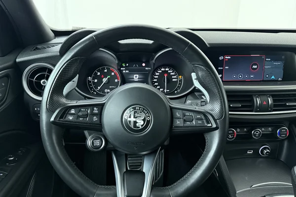 Alfa Romeo Stelvio (2022) — foto 2 van 18